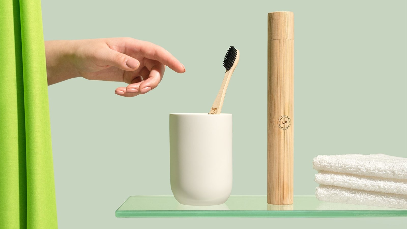 Bamboo Toothbrushes vs. Plastic Toothbrushes - SmartLifeco